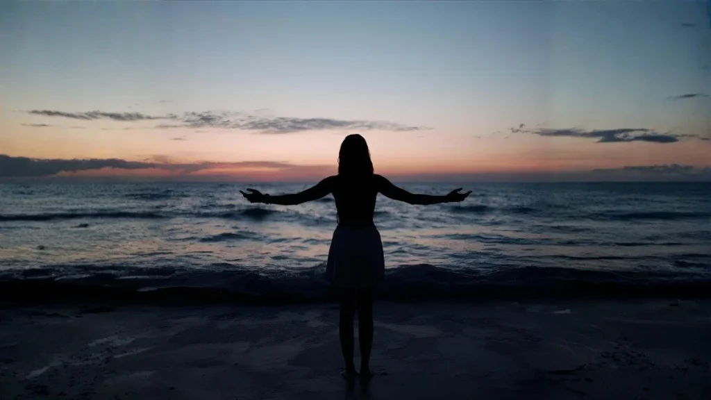 Oração diante do mar em momento de ansiedade
